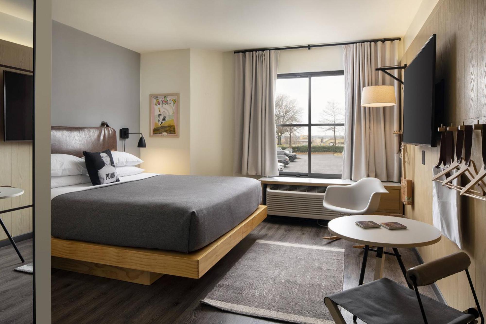 210 SQ FT (20 SQM), Smaller Guest room, 1 King,1634428602:JPEG