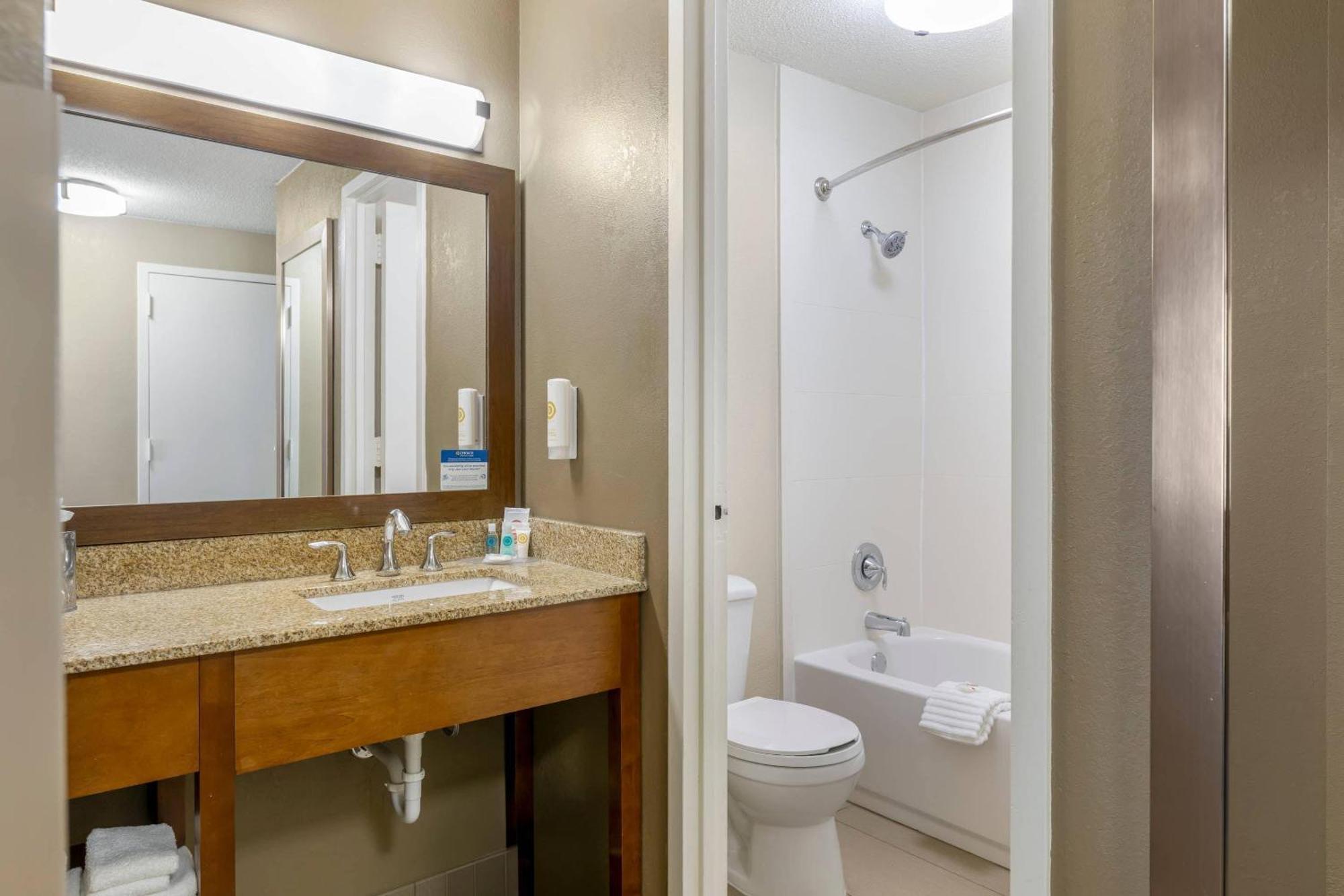 Standard King Room - Non-Smoking,1697975011:JPEG