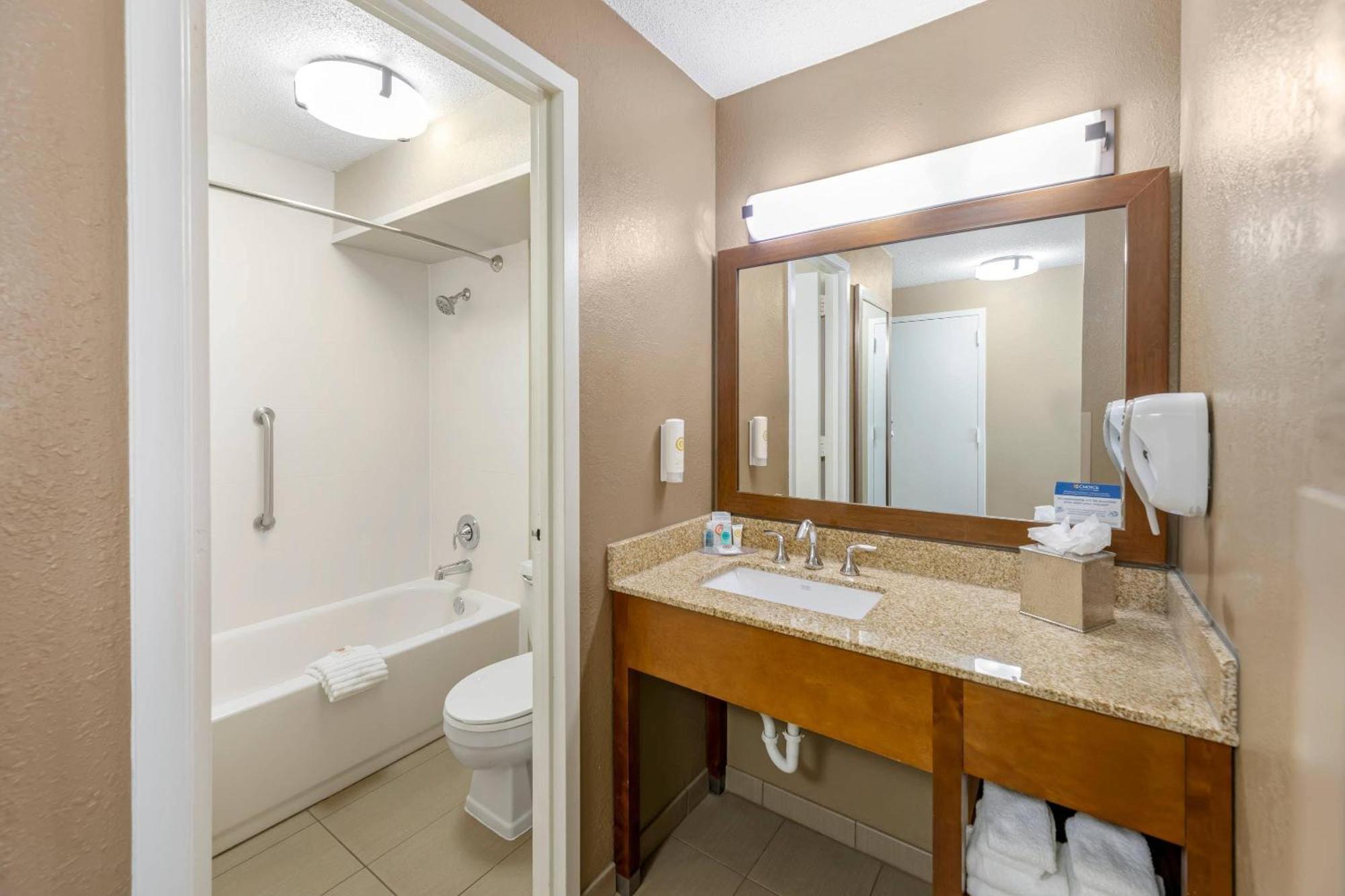 Double Room with River View - Non-Smoking,1697975023:JPEG