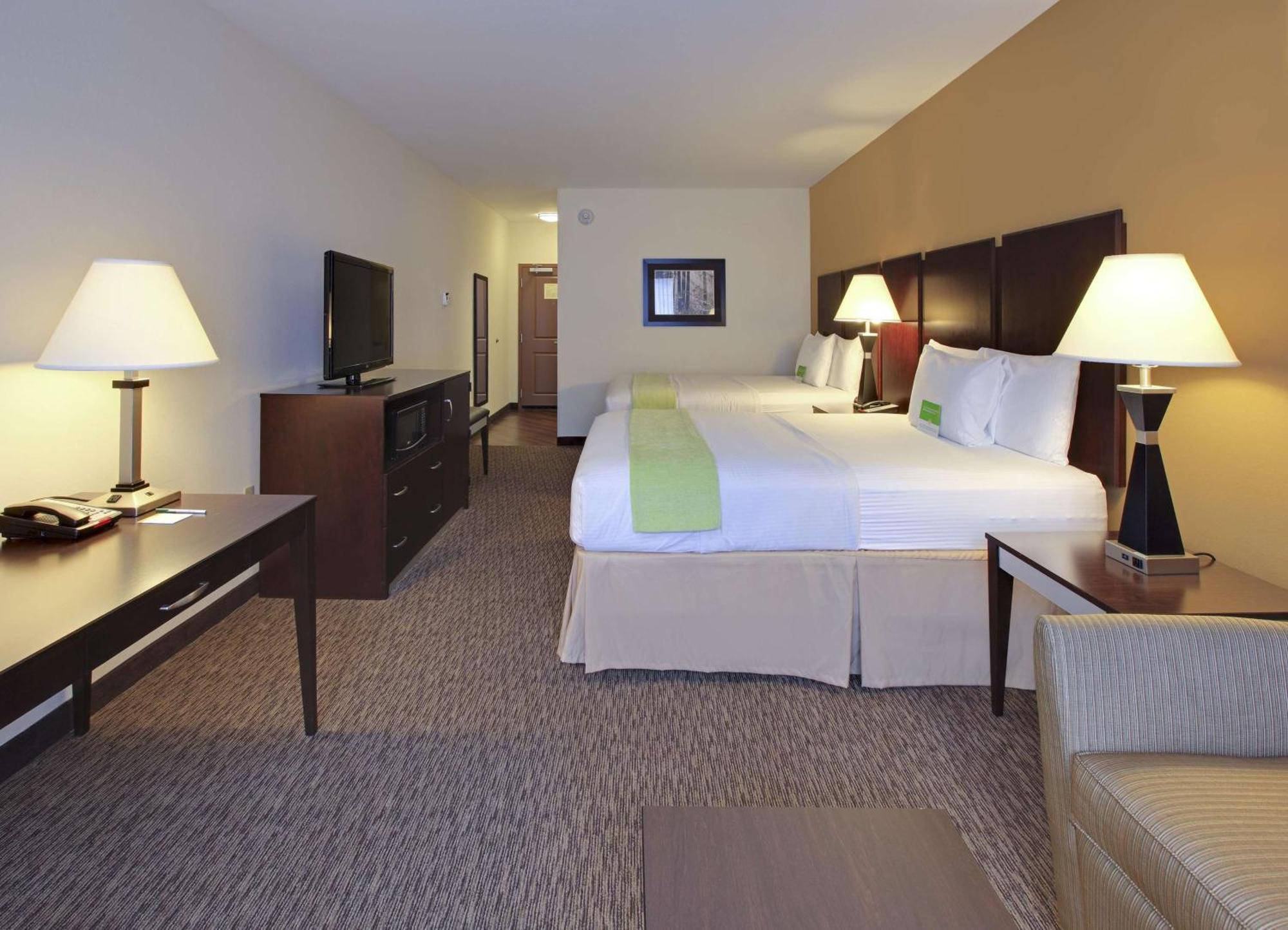 Deluxe Queen Room with Two Queen Beds - Non-Smoking