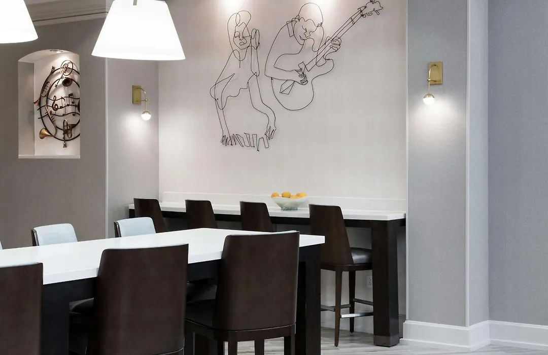 Hampton Inn & Suites Memphis-Beale Street-1