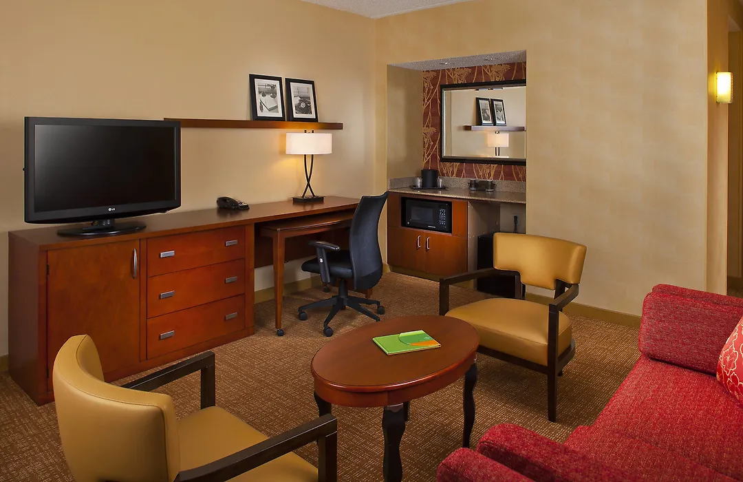 Courtyard By Marriott Memphis East/Park Avenue-1