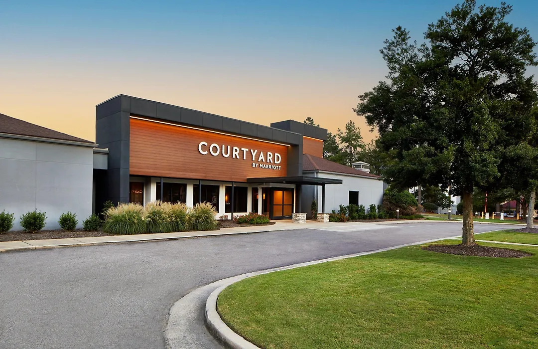 Courtyard By Marriott Memphis East/Park Avenue-1