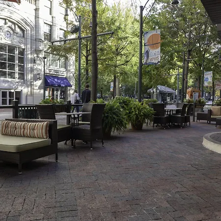 Courtyard Memphis Downtown-2