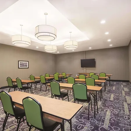 La Quinta By Wyndham Memphis Downtown-3