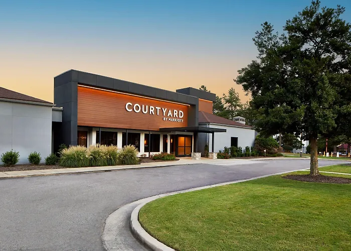 Courtyard By Marriott Memphis East/Park Avenue Hotel
