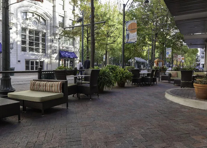Courtyard Memphis Downtown Hotel